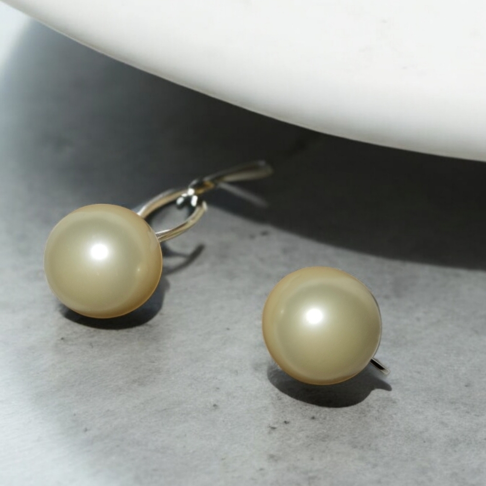 Geniune Pearlized Earrings I Size 4mm I Gold Post I Clip On ✨️